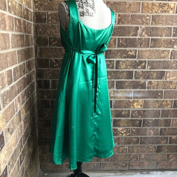 Emerald Green Dress - Picture 6 of 10